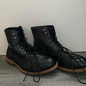 Golaiman black boots